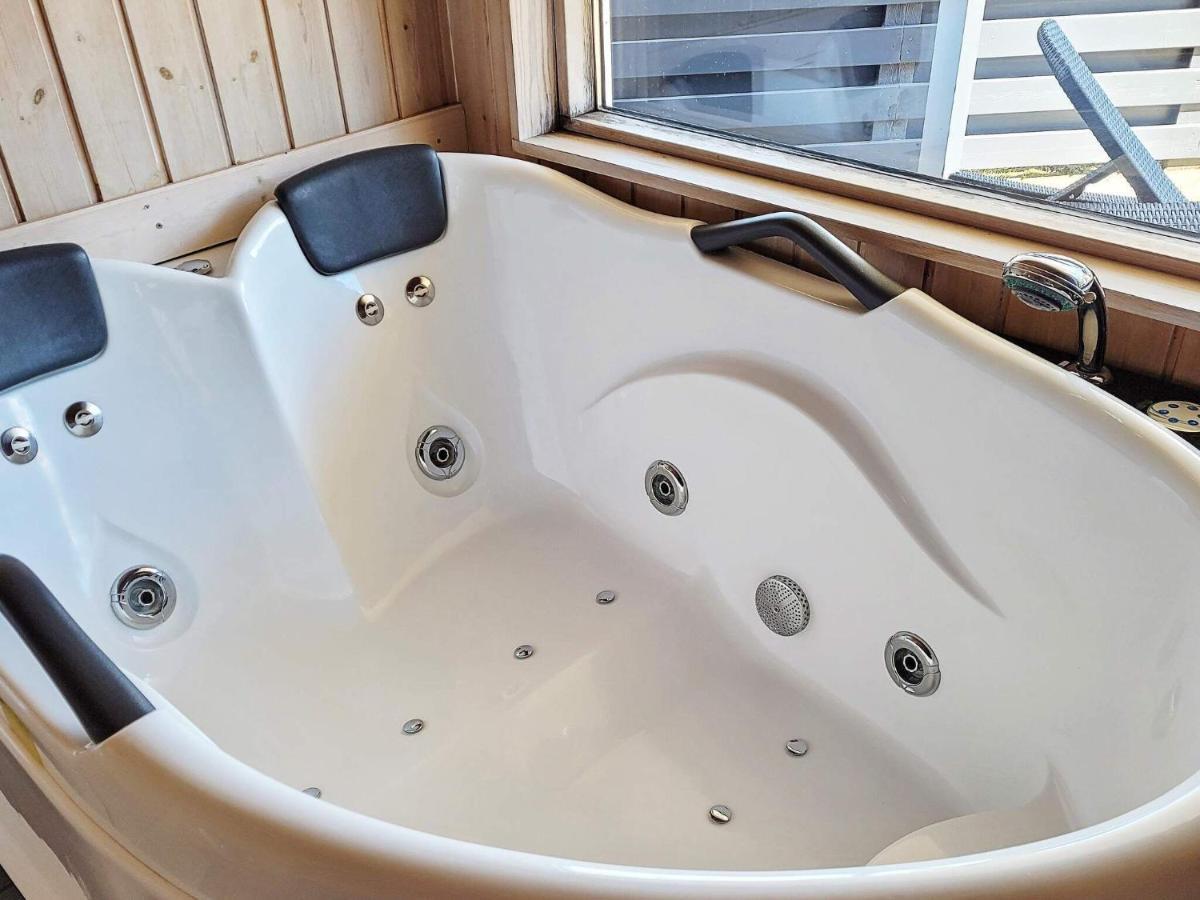 8 Person Holiday Home In Nex Snogebæk Εξωτερικό φωτογραφία